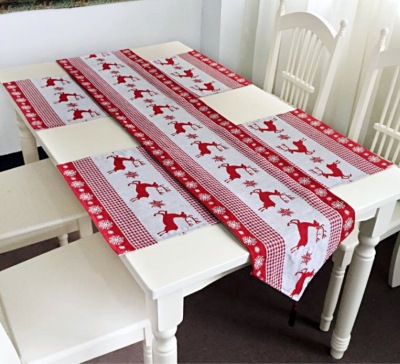 Factory direct sale of Christmas to the snowflake continuous table banner amazon hot style hot-woven jacquard table mat.