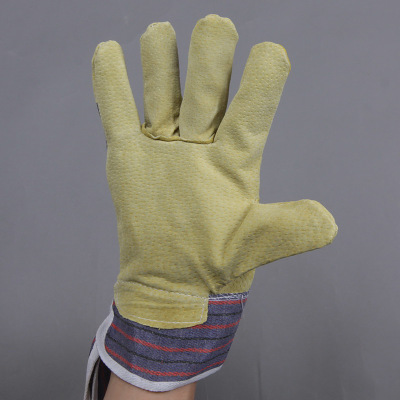 Wear protective leather gloves electric welding protective leather gloves.