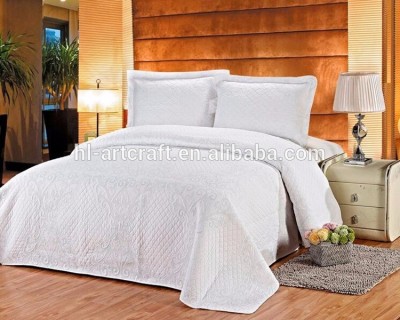 High quality embroidery design home and hotel design bedding quilted quilt.