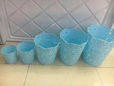 Butterfly pattern hollow plastic trash can