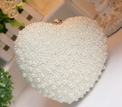 European-style simple but beautiful wind best-selling pearl bag heart-shaped bridal bag fashionable women's bag.