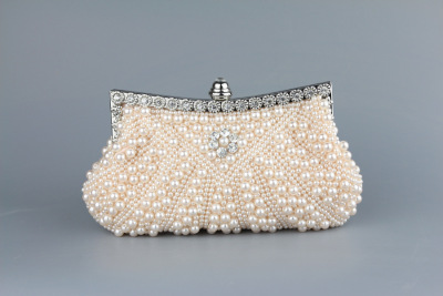 The new bride pearl bag fashion bag is simple and beautiful pearl bag.