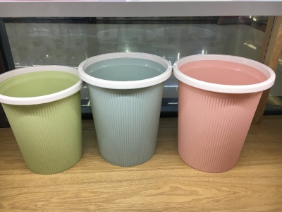 It is applicable to the kitchen bathroom of the garbage can of plastic striped bin.