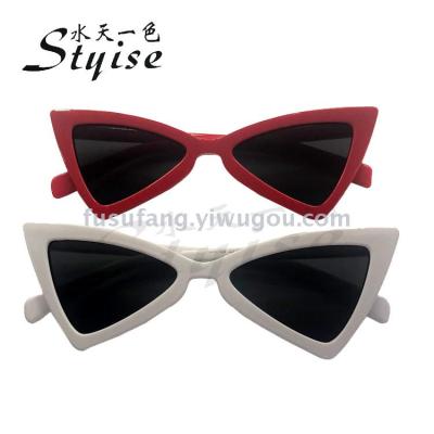 The new star of the same style with the fashion of the fashion of the style of the women's sunglasses 9879.
