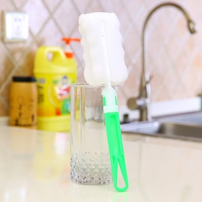 The kitchen can be used to remove the cleaning bottle brush with a clean bottle brush.
