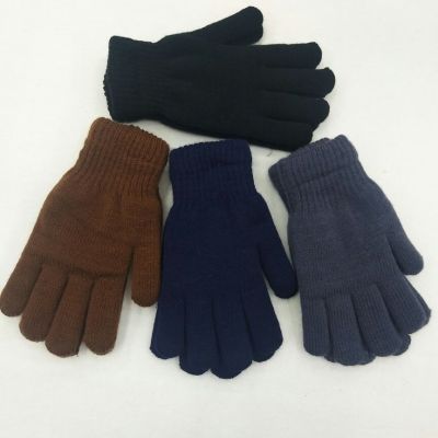 Both men and women can knit together warm gloves