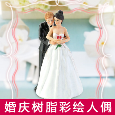 Creative gifts western wedding celebration cake figurines painted resin crafts home decoration crafts