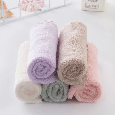 The coral-wool square towel can absorb water in one second and dry quickly