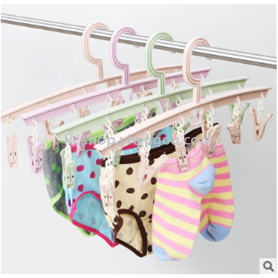 Plastic clothes-drying rack and clothes-drying rack