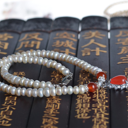 Wholesale 7-8mm Four-Sided Light Cultured Pearl with Red Agate Stone Ruby Pendant Necklace
