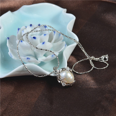 The Wholesale 8-9mm breeding shaped the pearl pendant necklace