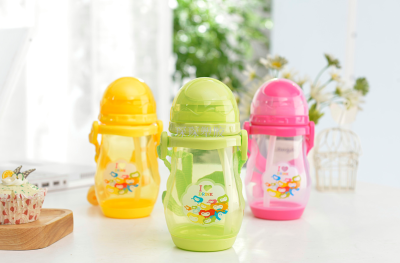 Baby drinking cup with plastic straw water bottle on the back of water cup children's cartoon drinking cup 420ML