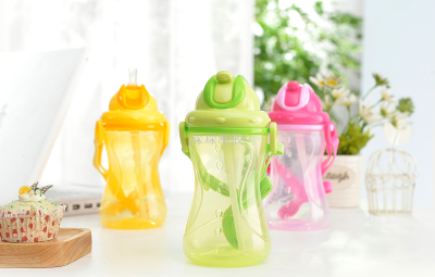New style baby water bottle with outdoor cartoon pot with a straw portable leak-proof children's water cup