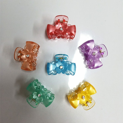 Manufacturers direct 4.5cm double layer spray pearlescent four-leaf clover stick drill headgear grip