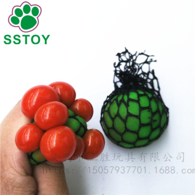 4.0 small mini grape player squeezes and releases the ball