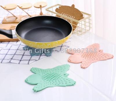2018 heat insulation mat table mat plastic anti-skid pot mat creative teacup pad cute bear bowl pad coaster gift