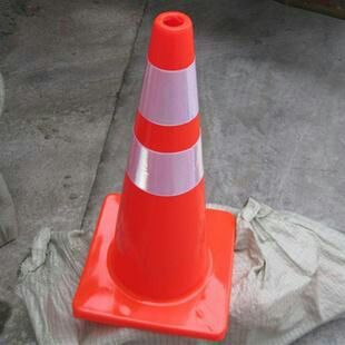 All red 45cm,70cm,90cmPVC road cones, traffic barriers, ice cream cones