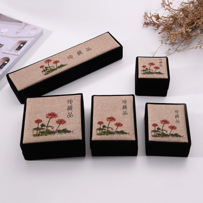 Manufacturer wholesale packaging box flannelette plastic products vintage fine jewelry box sweater jewelry box velvet box