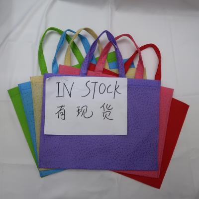 Spot manufacturers direct - selling chicken scratch non - woven  bag environmental protection bag spot wholesale