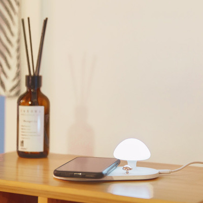 Creative mushroom wireless charger Qi quick charge smart touch mini portable mushroom lamp wireless charger
