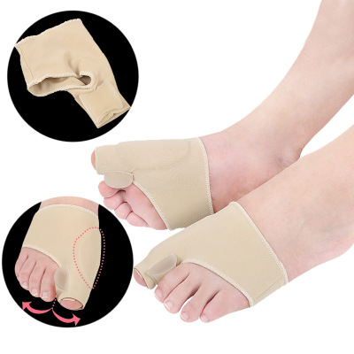 Silicone toe cleanser for the front foot and leg overlays