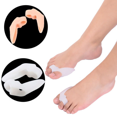 Nursing care of biforaminal hallux bunions with silicone toes overlapping separator and TPE soft gel