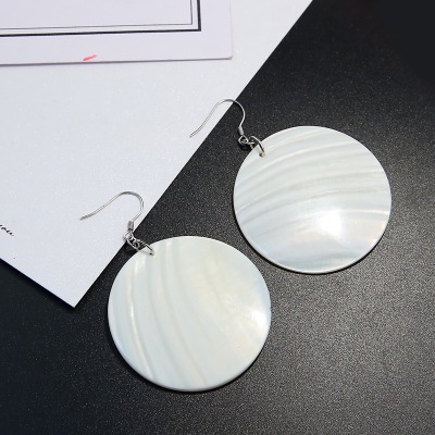 Round shell earring