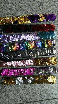 Reverse sequins tap circle Reverse wrist band