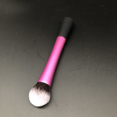 The Beauty tool small pretty waist blusher brush is loose paint