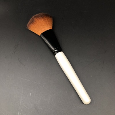 Cosmetic tool: blush brush