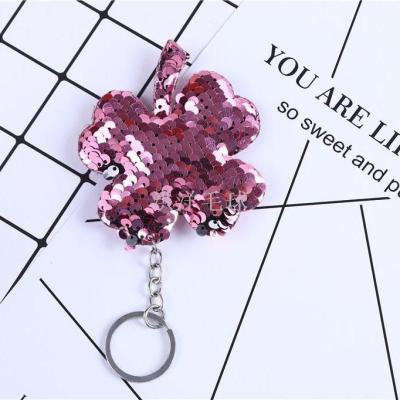 Manufacturers direct clothing accessories sequins key chain four leaf grass accessories