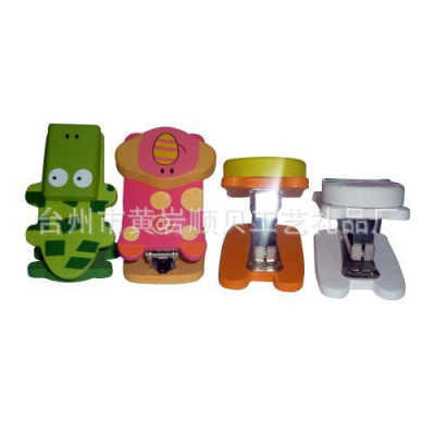 Factory direct wooden cow, bee, beetle, cartoon animal stapling machine can be customized to make LOGO