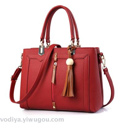 Fashionable single shoulder woman bag autumn winter Europe and America hand crossbody bag tassel hangs adorn trend bag
