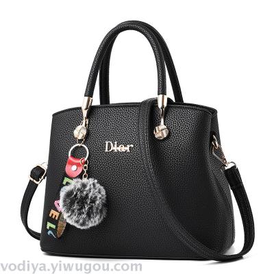 Hand-slung women's bag European and American fashion one-shoulder bag autumn and winter new hair ball