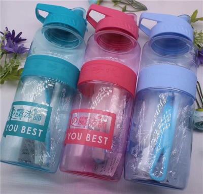 New plastic water cup creative hand 1000ml cold water bottle with brush manufacturer wholesale