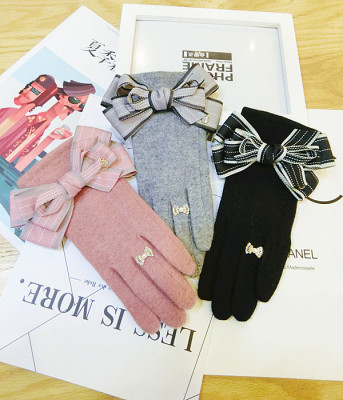 Korean version of the new touch screen five-finger cashmere striped multi-layer bow thickened gloves warm gloves