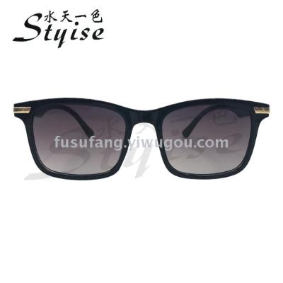 Stylish sunglasses for both men and women1828