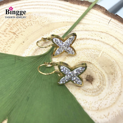 Four Leaf earrings new stainless steel white diamond earrings allergy accessories Korean titanium fashion accessories
