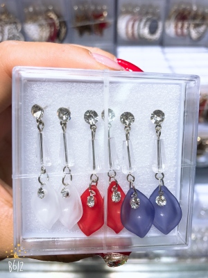 Chinese style still sells too many long color earrings