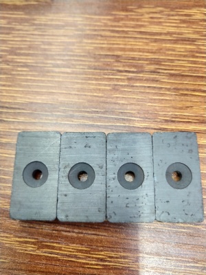 Square plain magnetic black magnet