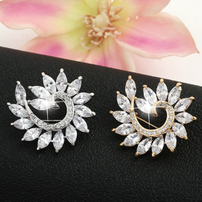 2018 hot-selling Korean fashion leaves micro zircon brooch brooch brooch scarf clothing corsage manufacturers wholesale