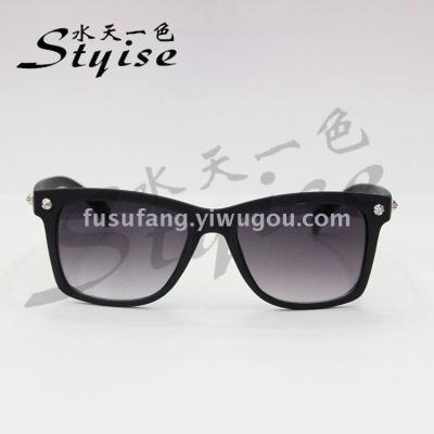 Trendy sunglasses fashionable sunglasses for men and women