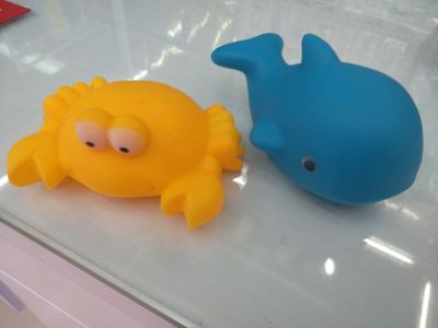 Manufacturer direct selling 3c certification baby swimming toys crab, dolphin kneading music