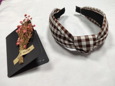 Manufacturers direct sales of Korean version of girls in the middle of the knot, ziwen head buckle headband headwear joker contracted fair maiden
