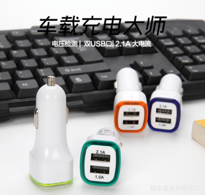 The new rocket square car mobile phone charger dual USB one tow two 1A car charger manufacturers direct sales