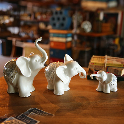 Creative gift box with auspicious three treasures to attract wealth elephant ceramic handicraft ceramic decoration