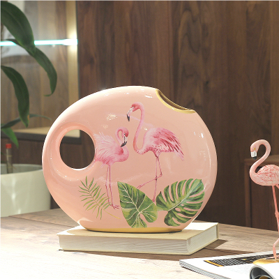 New home crafts/big pink flamingo vase/large ceramic furnishings in the porch