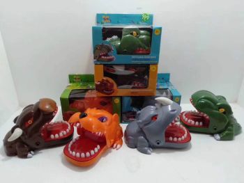 2019 hot new oversized finger gnawing crocodile toy: a mix of four animal pranks