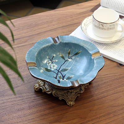 Factory direct hand-painted blue embroidered line xueliu ashtray household furnishing resin crafts wholesale