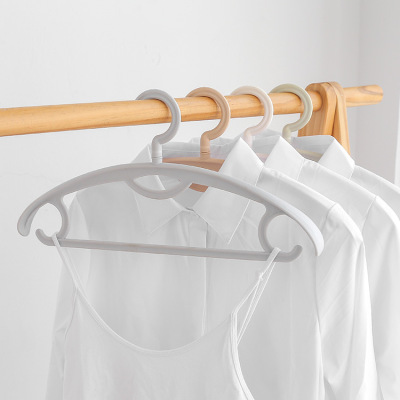 Simple pastel wide-shouldered hangers plastic hangers hanging clothes hanging adult clothes hangers to dry